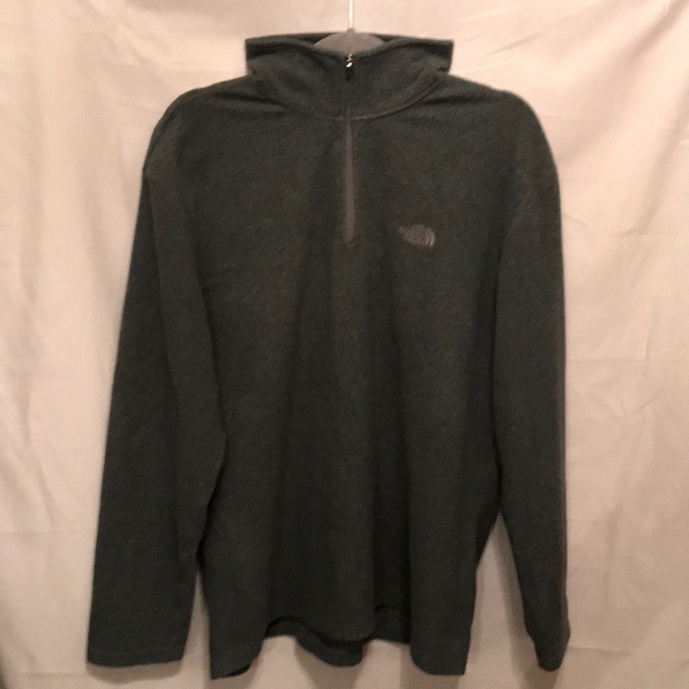 Men’s grey pull over shirt.